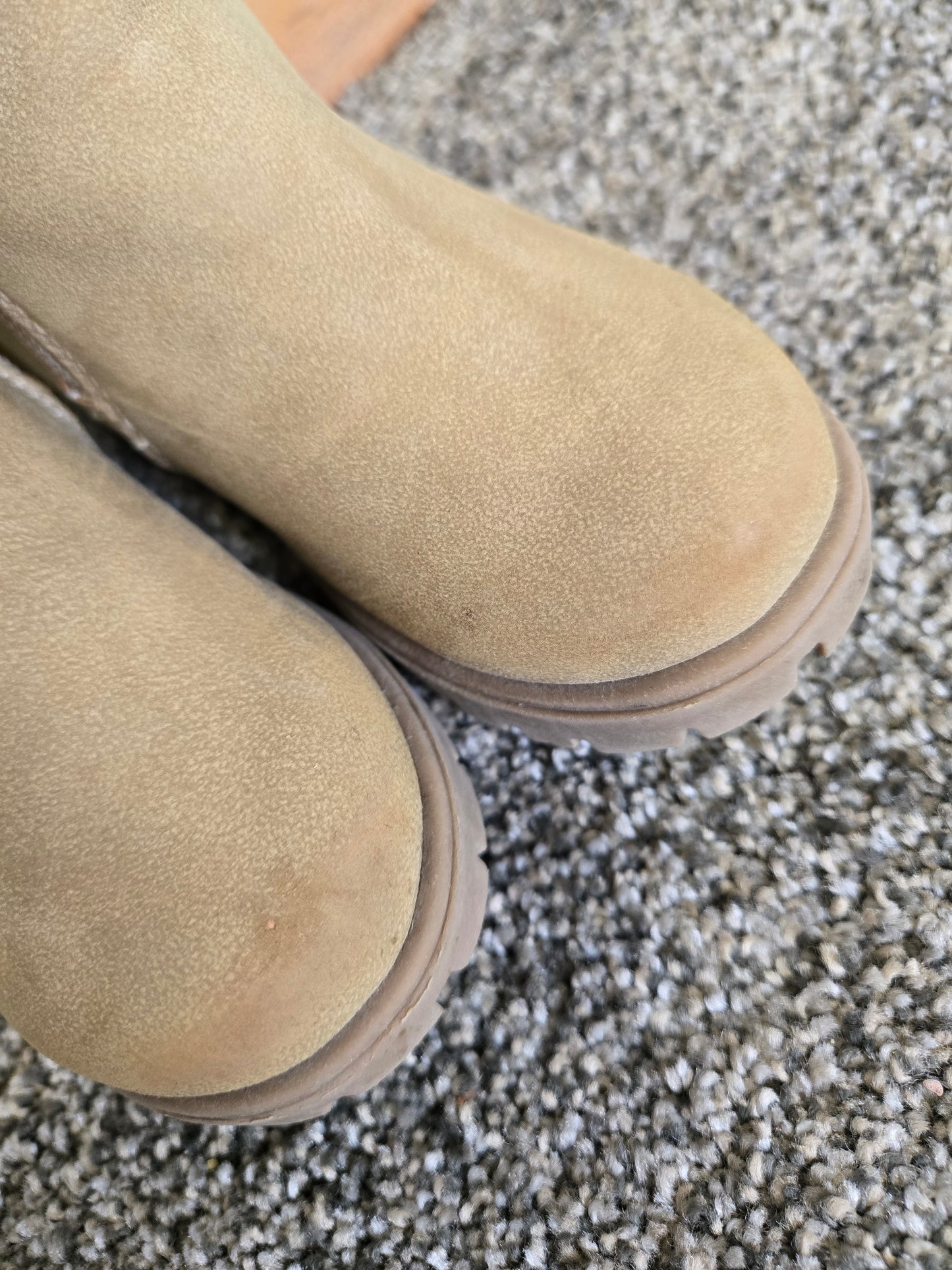 Joe Fresh Booties size 6 *