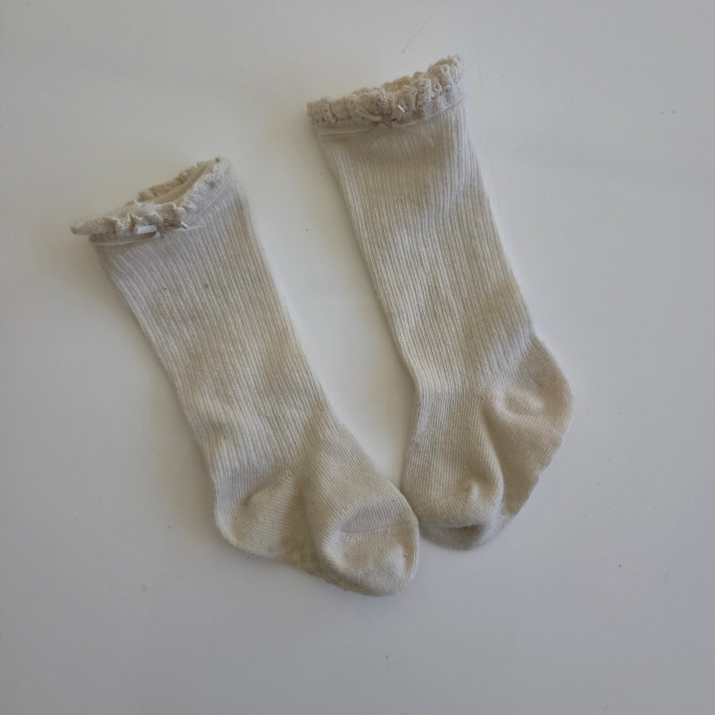 Ruffle Trim Socks -no size compares to 0-6m