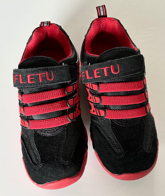 Fletu sneakers size 33 (2Y)