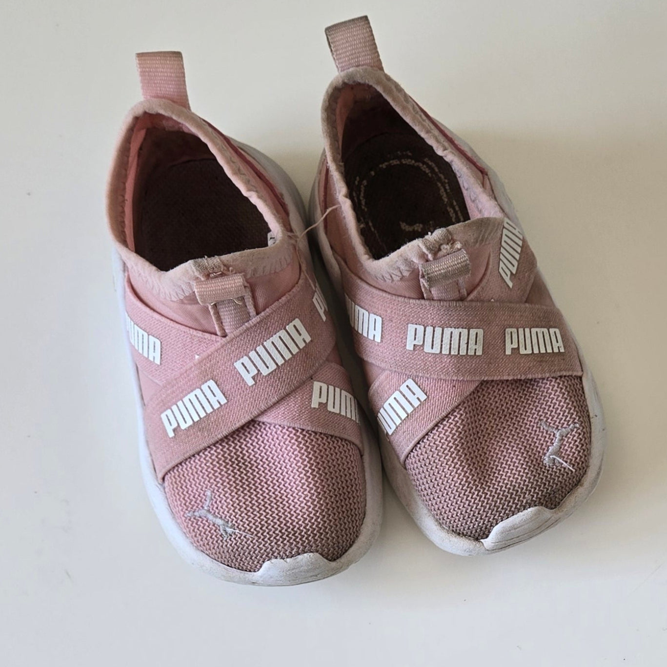 Puma Runners size 4 *