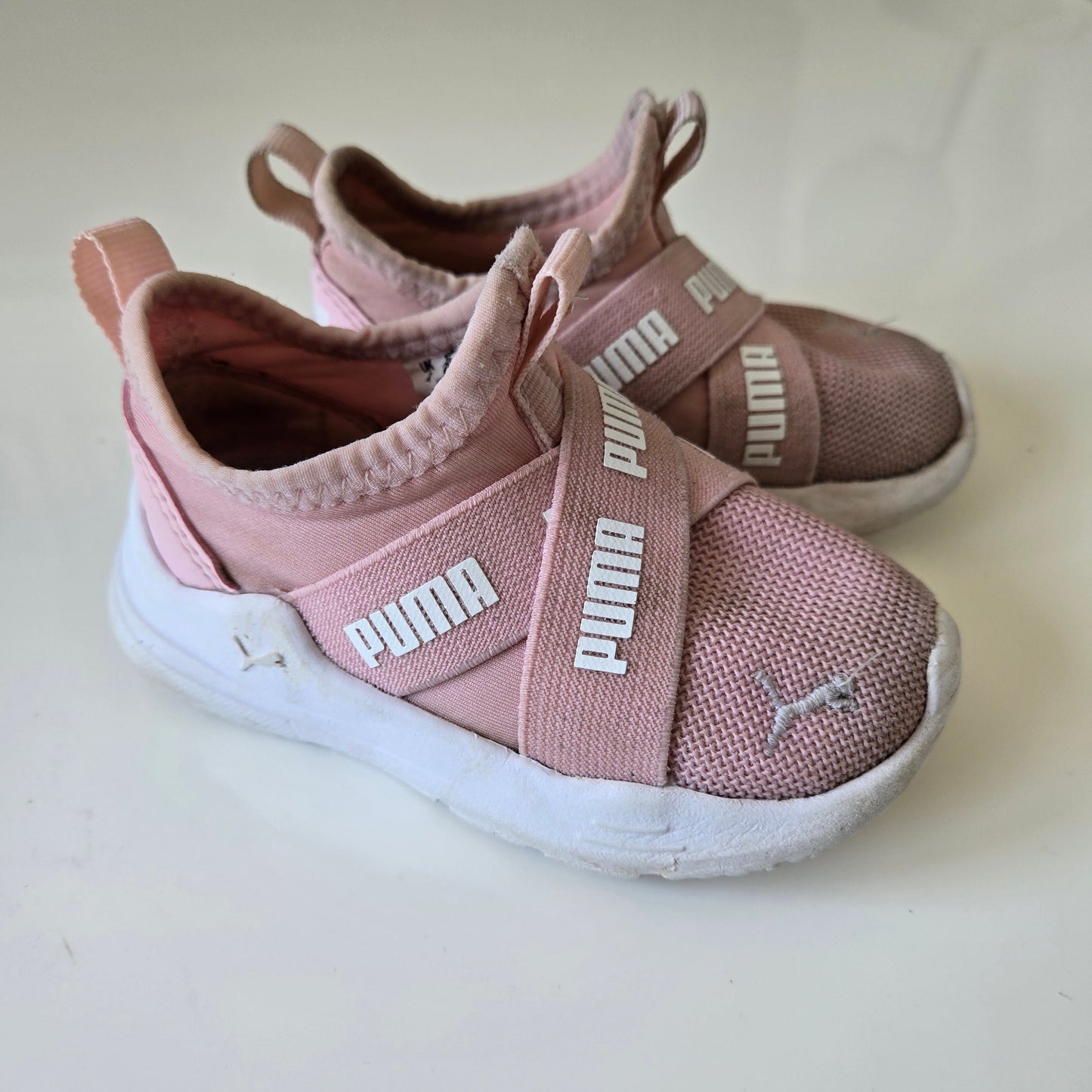 Puma Runners size 4 *