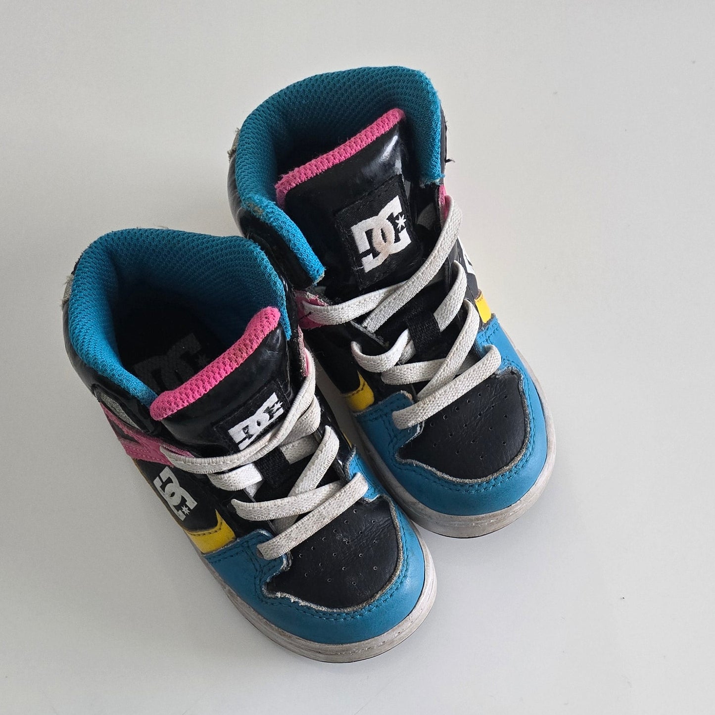 DC Shoes size 6