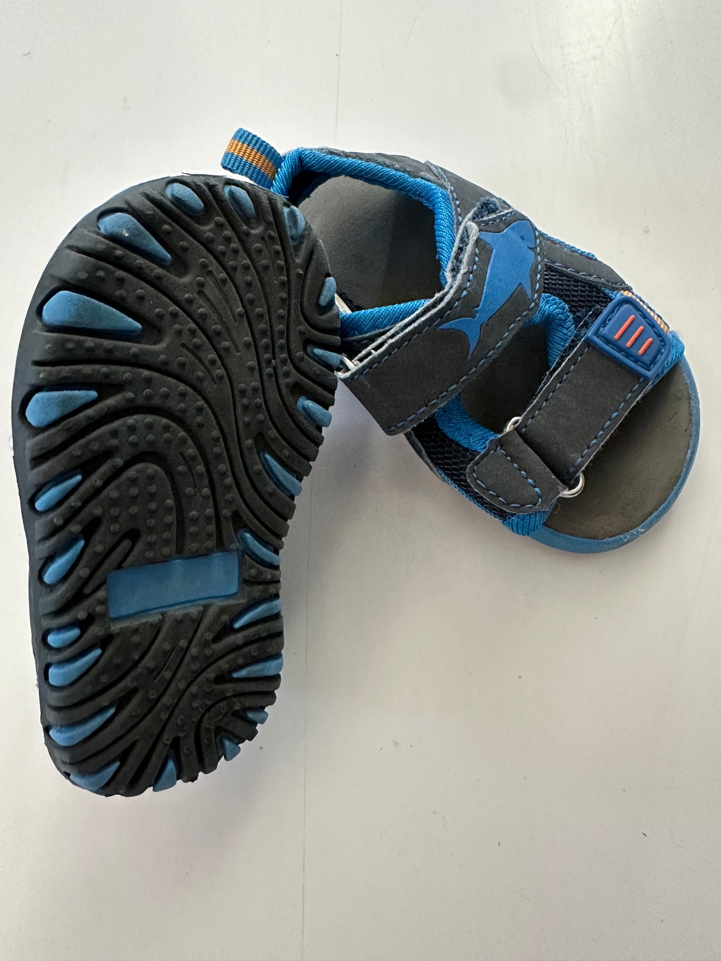 Boys sandals size 5