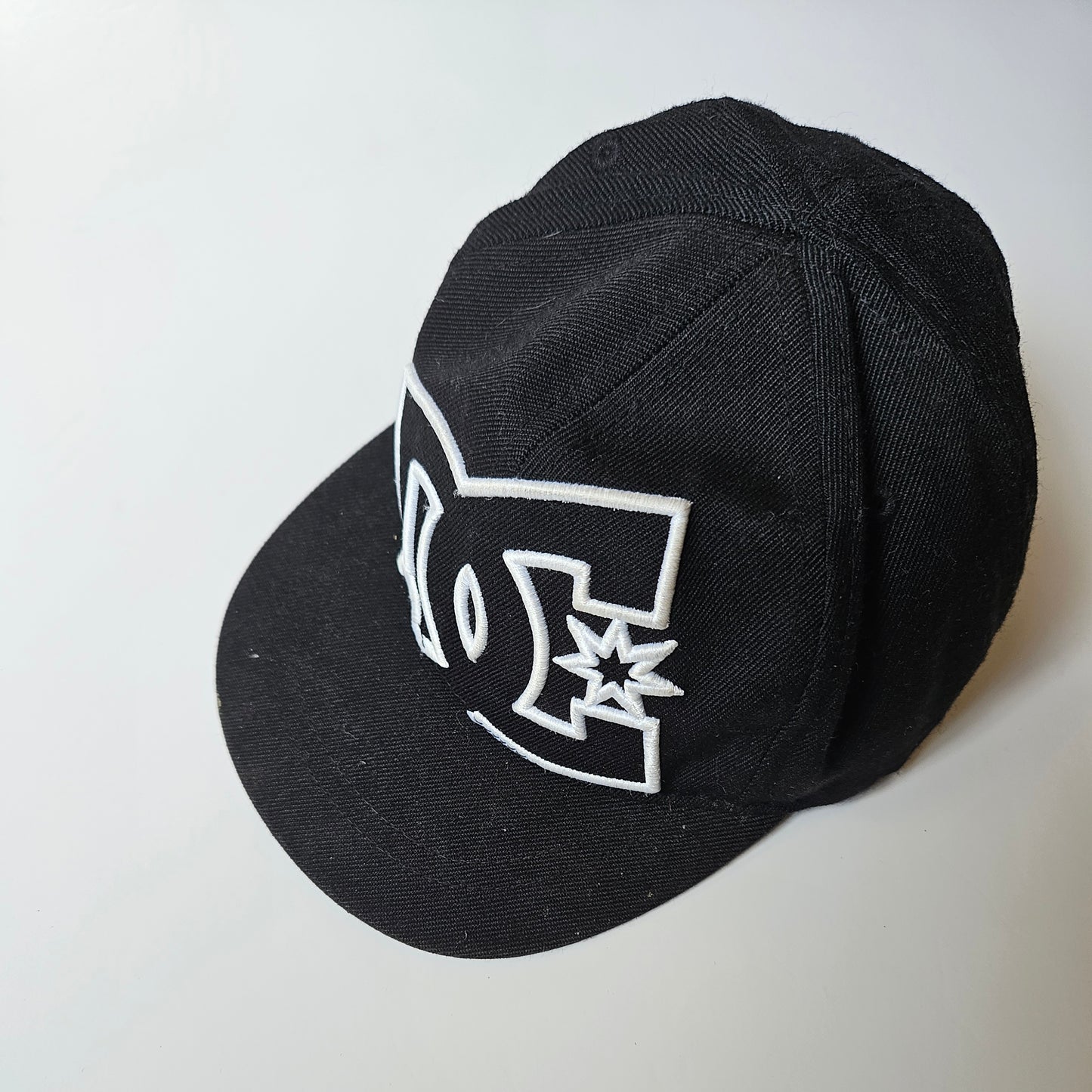 DC flexfit flat brim ballcap size 46-50cm