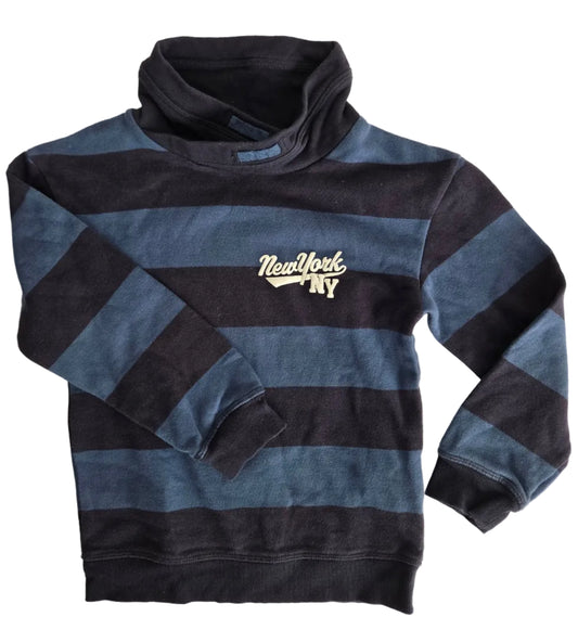 Sweater No tag compares to 8 year
