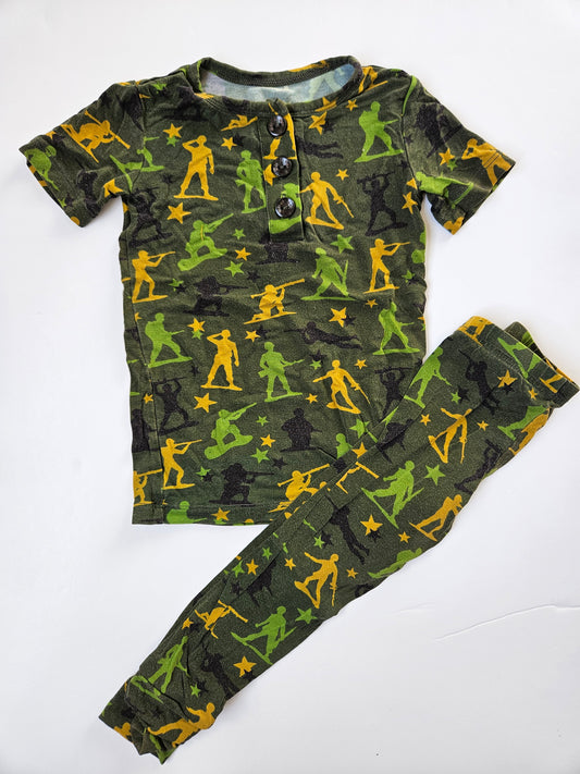 Gigi & Max army pyjama set size 2/3T