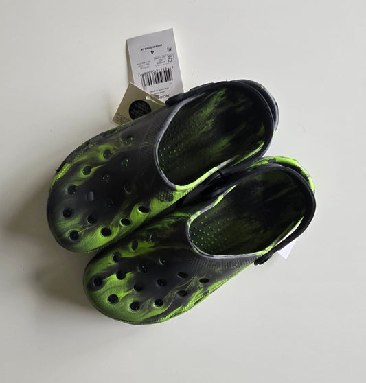 NWT George 4 Crocs