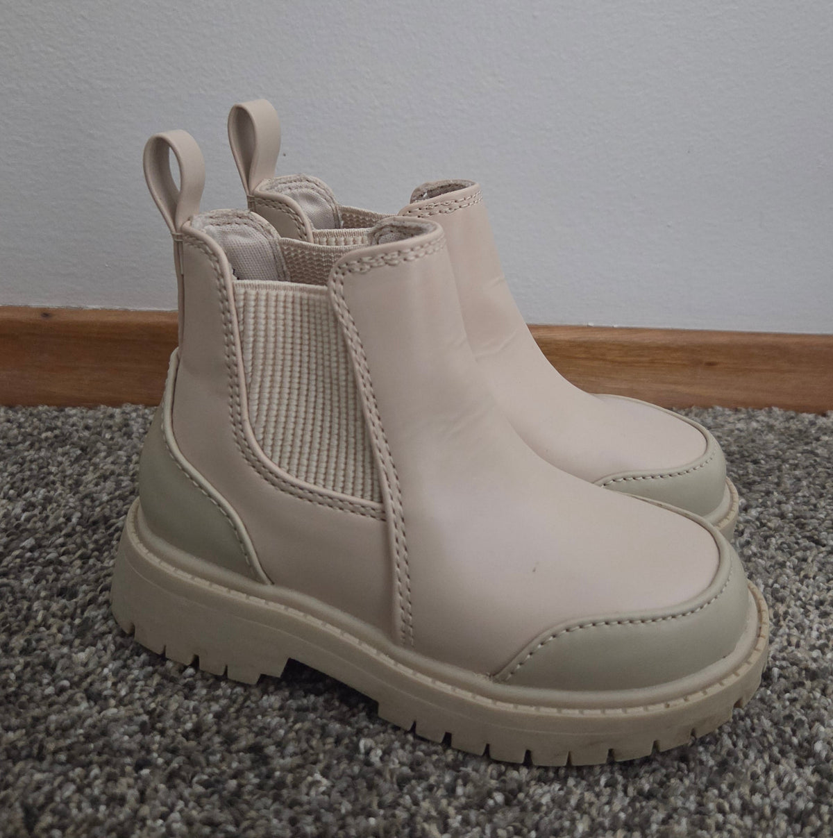 Old Navy 7 (toddler) Boots