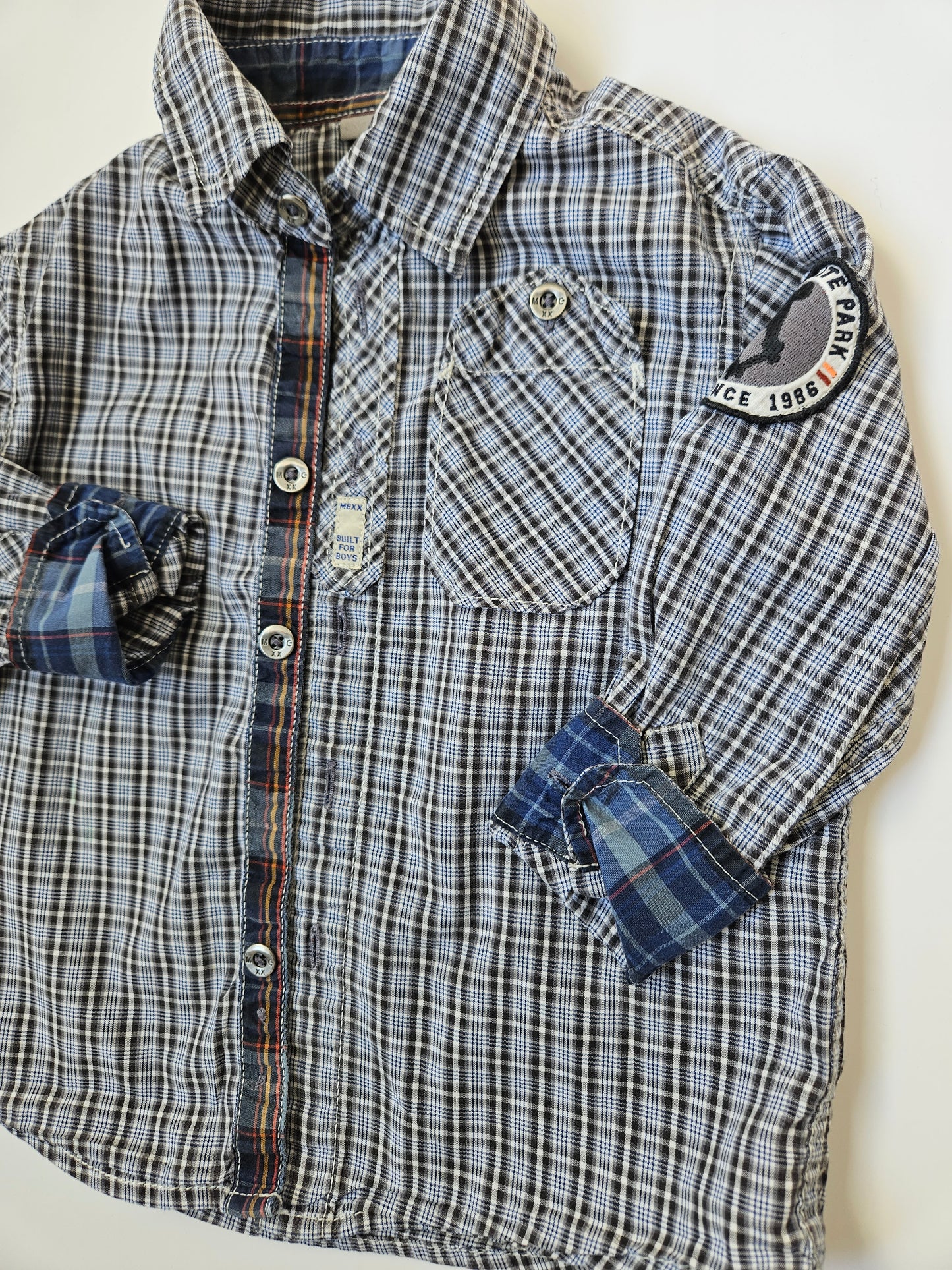 Mexx buttonup shirt size 4T (XS)