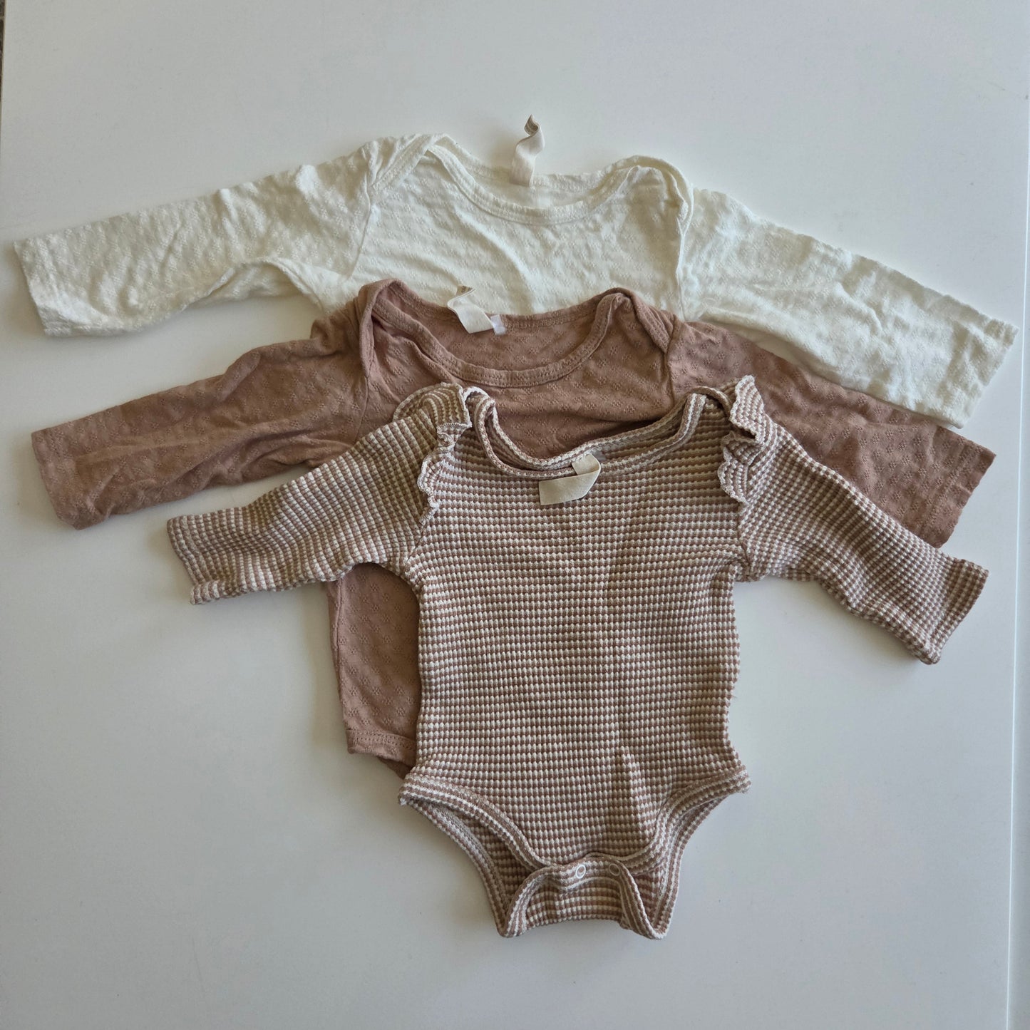 Snug Bodysuits 3 pack size 3-6 m