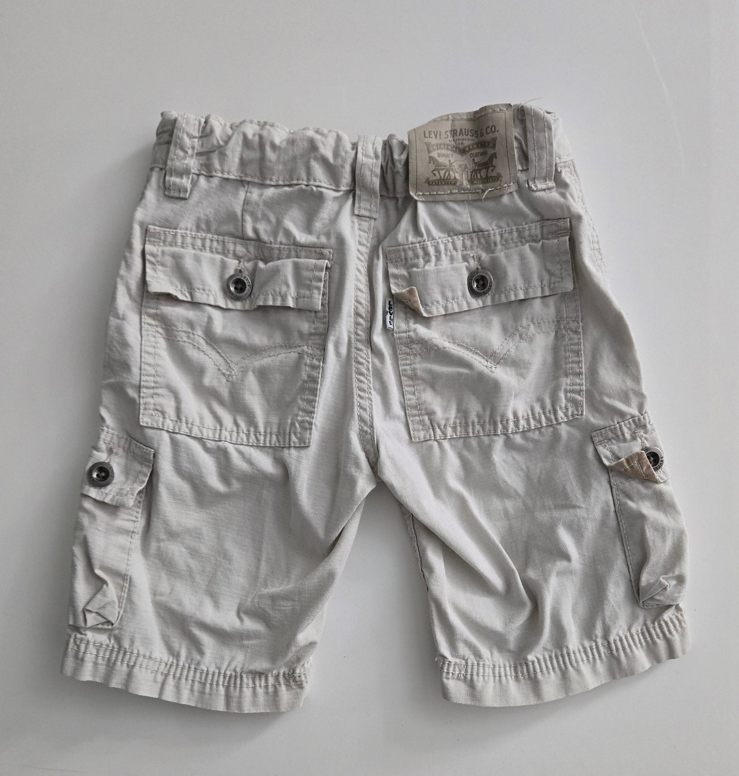 Levis 4 Regular Shorts fit 3-4