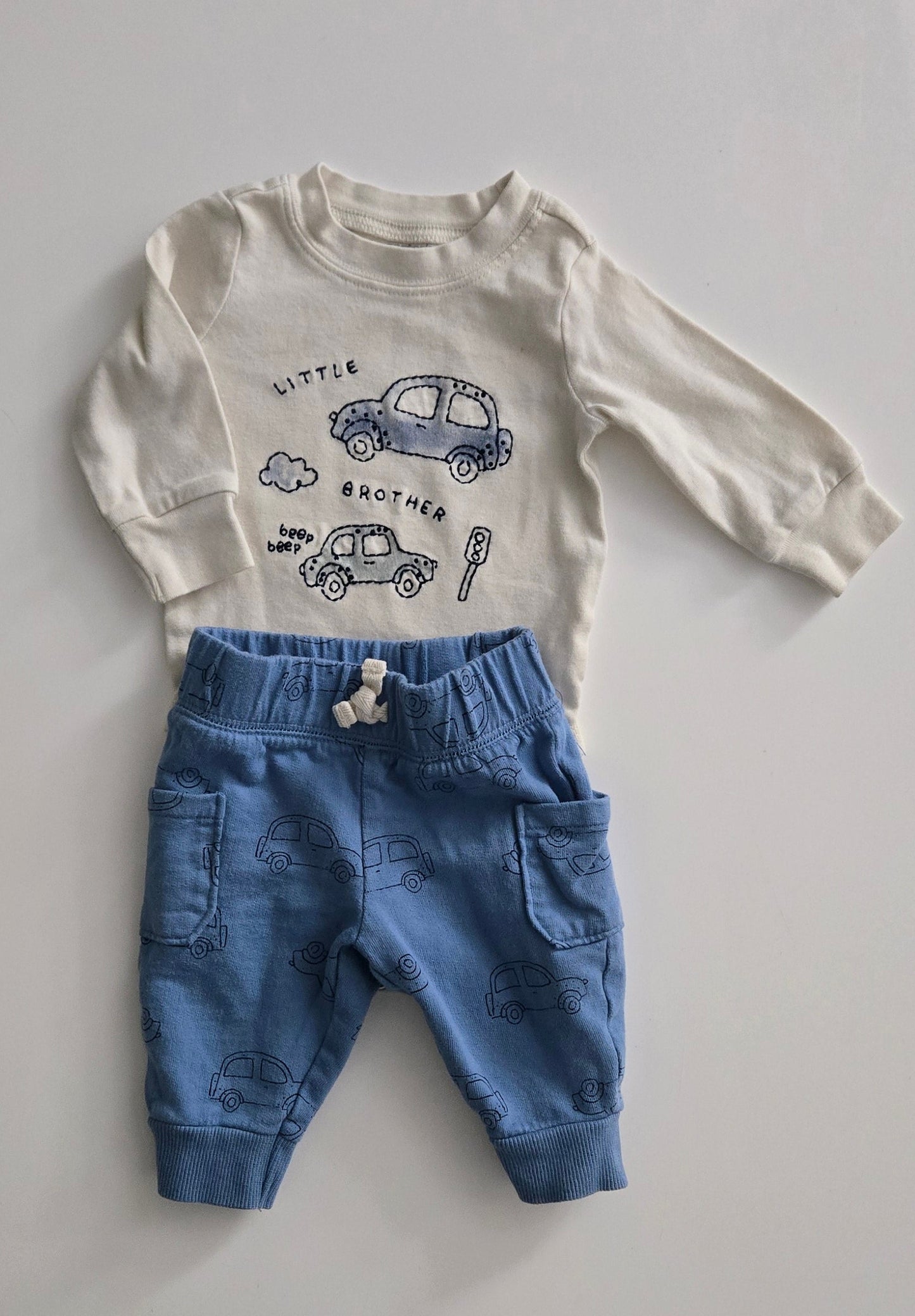 Carters Outfit size 3 month