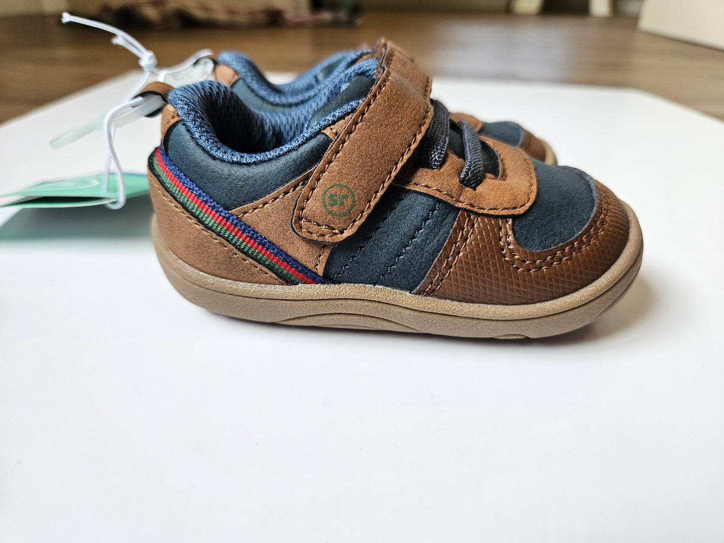 Suprize by Stride Rite sneakers size 4m(EU20)