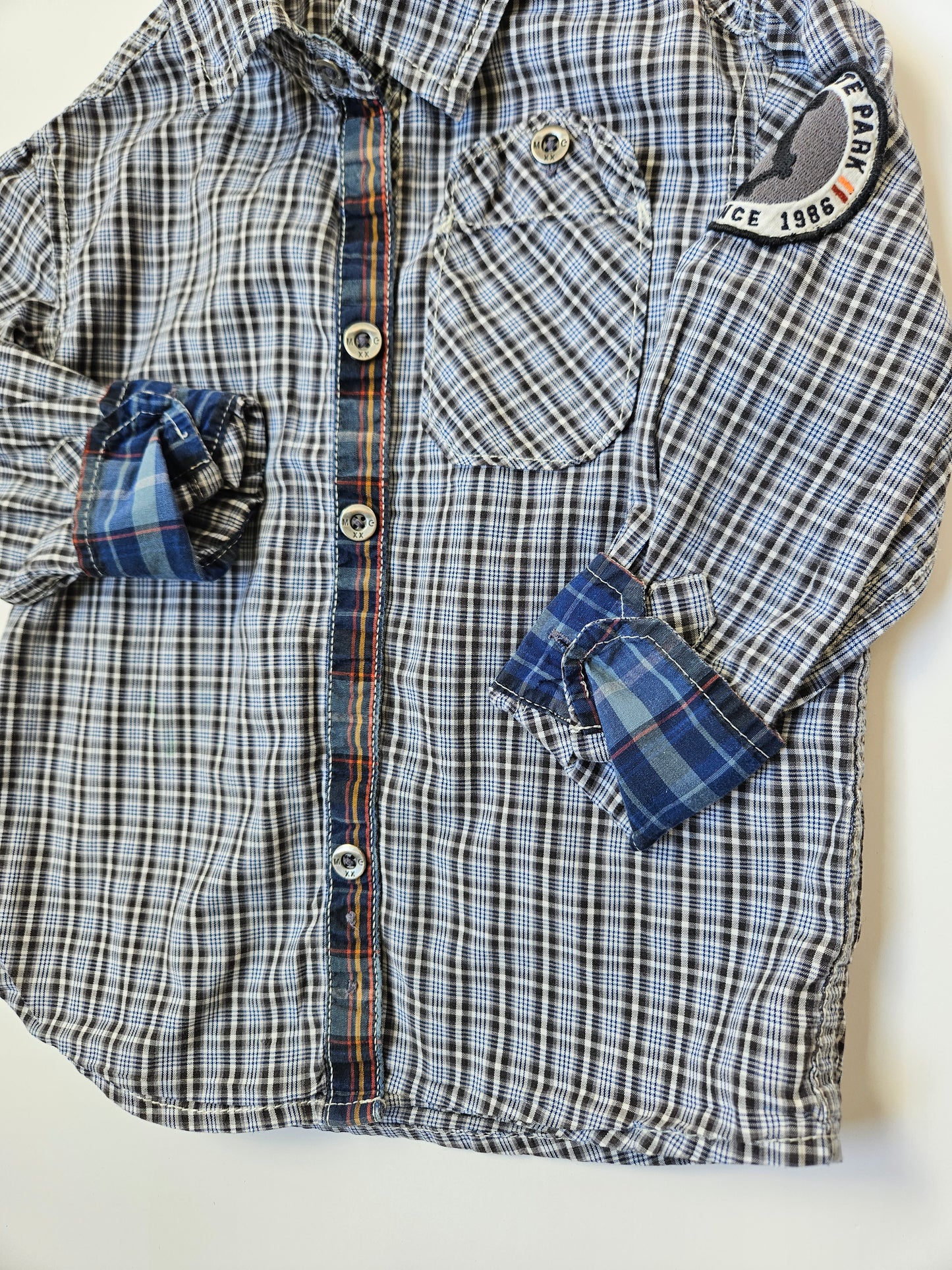 Mexx buttonup shirt size 4T (XS)